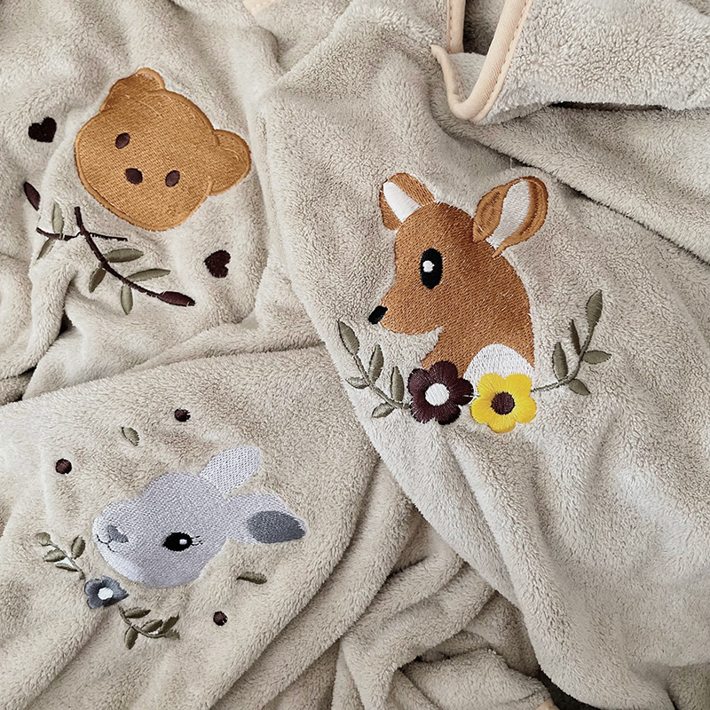 Children's Coral Fleece Cloaks - Embroidery Towel 评论和价格