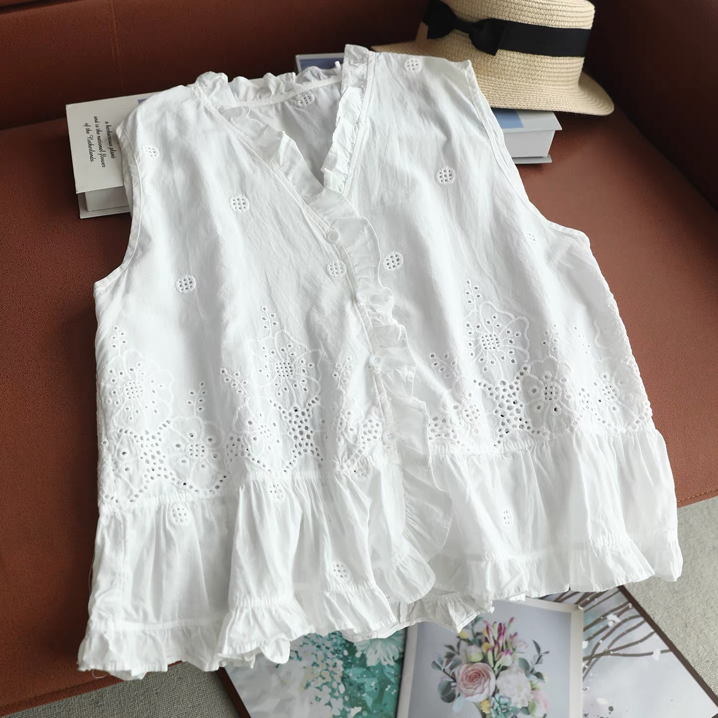 Women Sleeveless Vest Top Ruff - Embroidery Eyelet 评论和价格